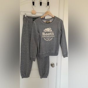 🌟SOLD on Facebook🌟 Roots salt & pepper set